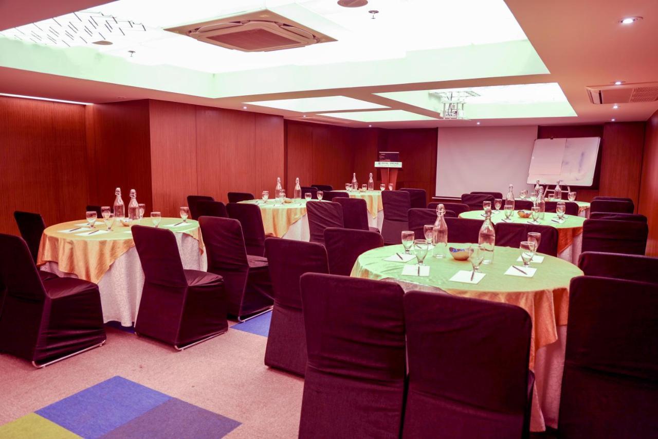 Royal Orchid Golden Suites Pune Exterior foto