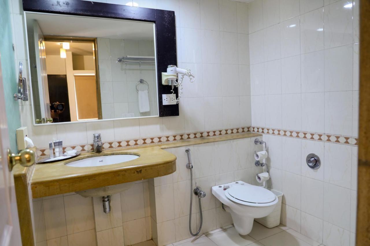 Royal Orchid Golden Suites Pune Exterior foto