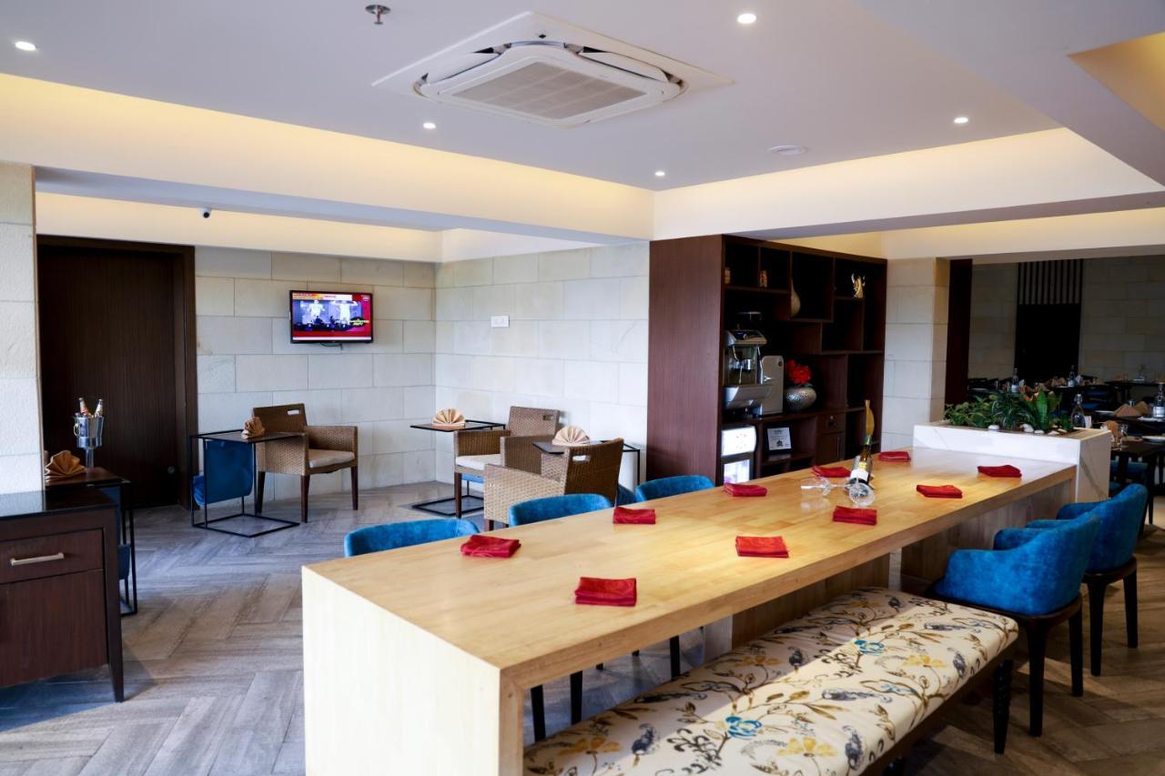 Royal Orchid Golden Suites Pune Exterior foto