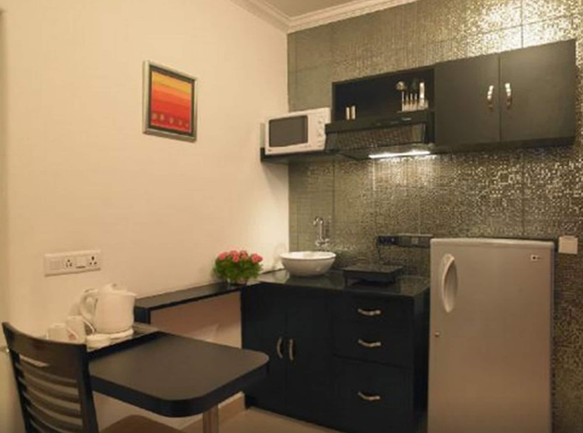 Royal Orchid Golden Suites Pune Habitación foto