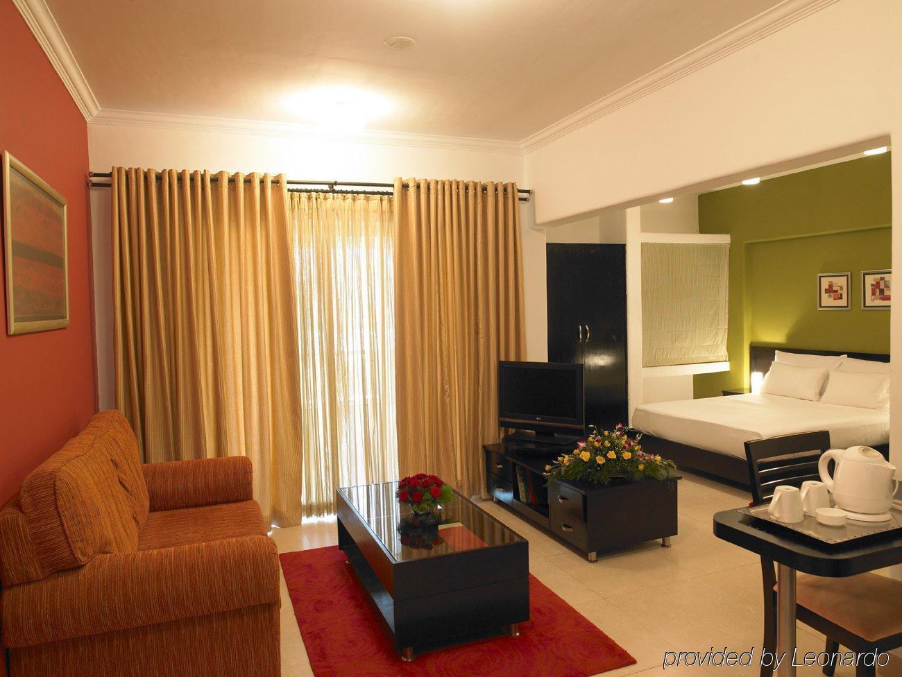 Royal Orchid Golden Suites Pune Habitación foto