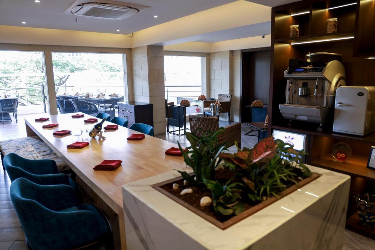 Royal Orchid Golden Suites Pune Exterior foto