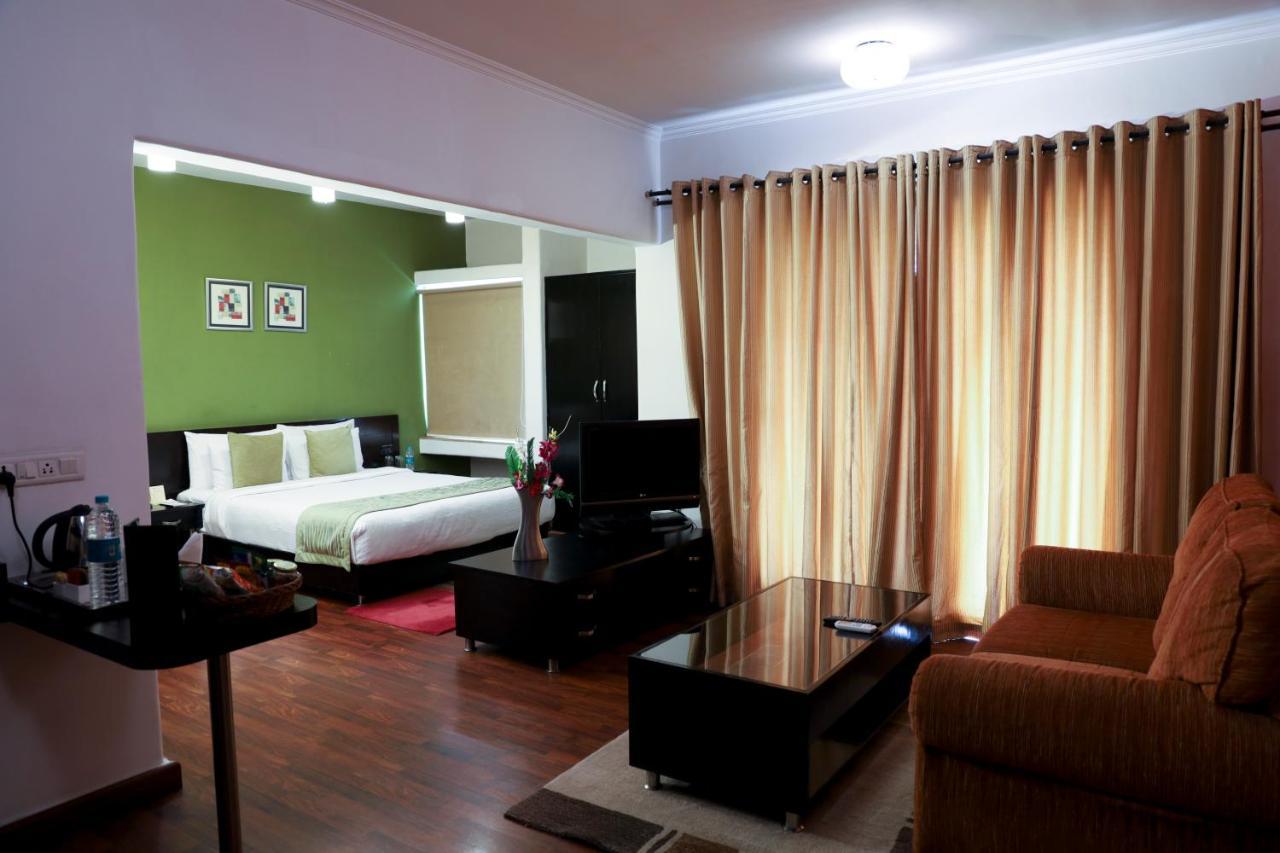 Royal Orchid Golden Suites Pune Exterior foto